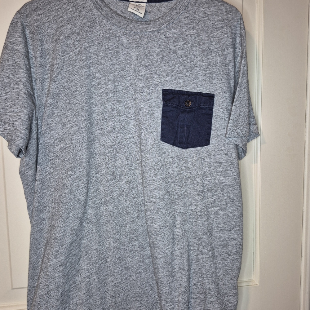 Abercrombie & Fitch Gray Tee with Dark Blue Pocket 1958